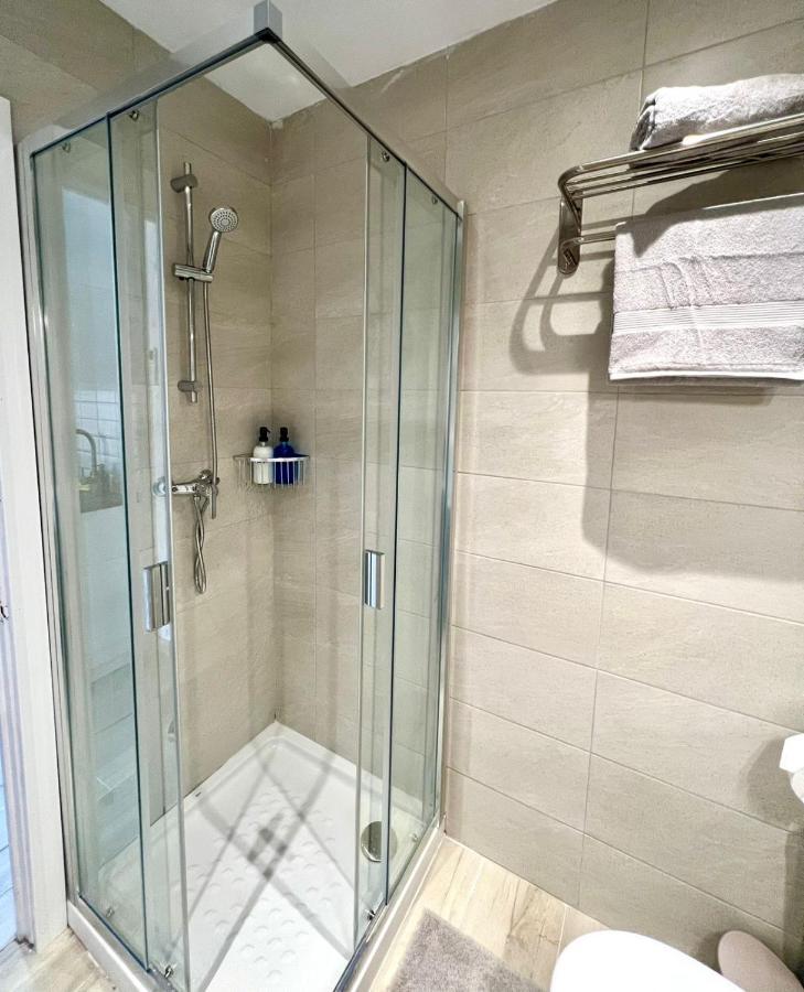 Menorca Chic Apartment Near Beach & Harbour 卡兰博希 外观 照片